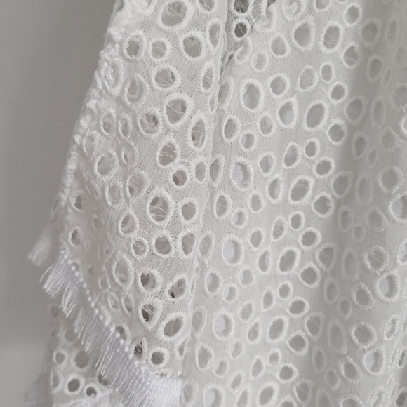 LILLY PULITZER LILLETTE TOP WHITE EYELET NWT Size Small - Picture 7 of 8